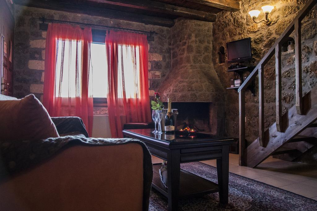 Theasis Suites-Ορεινή Φιλοξενία Kato Sinikia Trikalon Esterno foto
