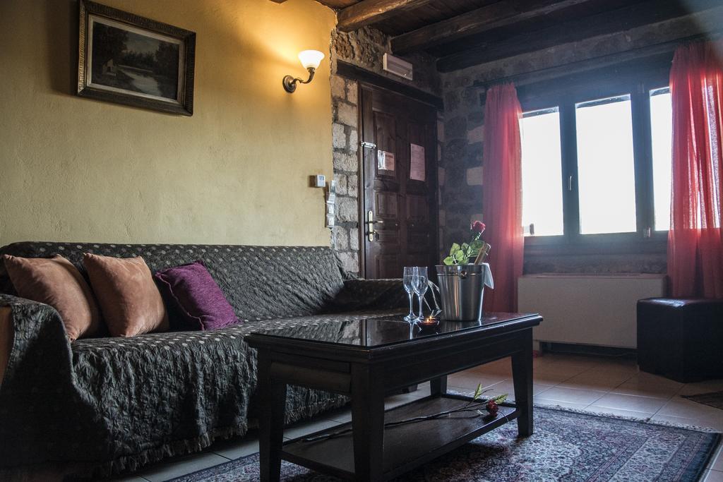Theasis Suites-Ορεινή Φιλοξενία Kato Sinikia Trikalon Esterno foto